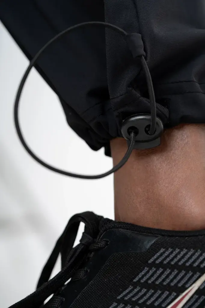 Puller-Joggers_black_04.webp