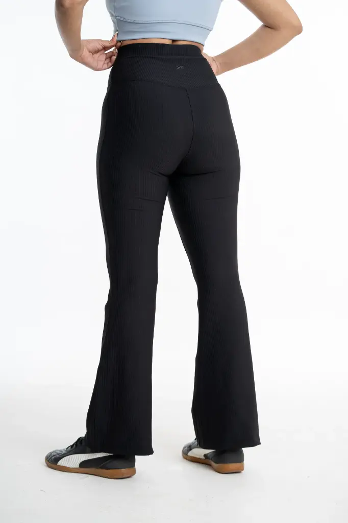 Flared Leggings_Black_02 (2).webp