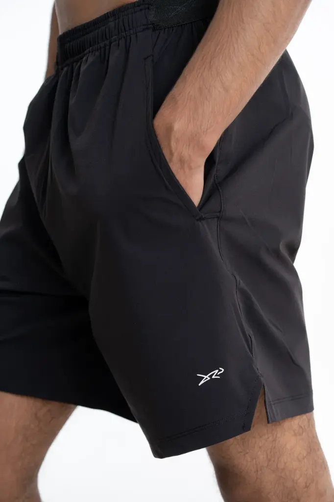 Elevate-Split-Shorts_black_02.webp