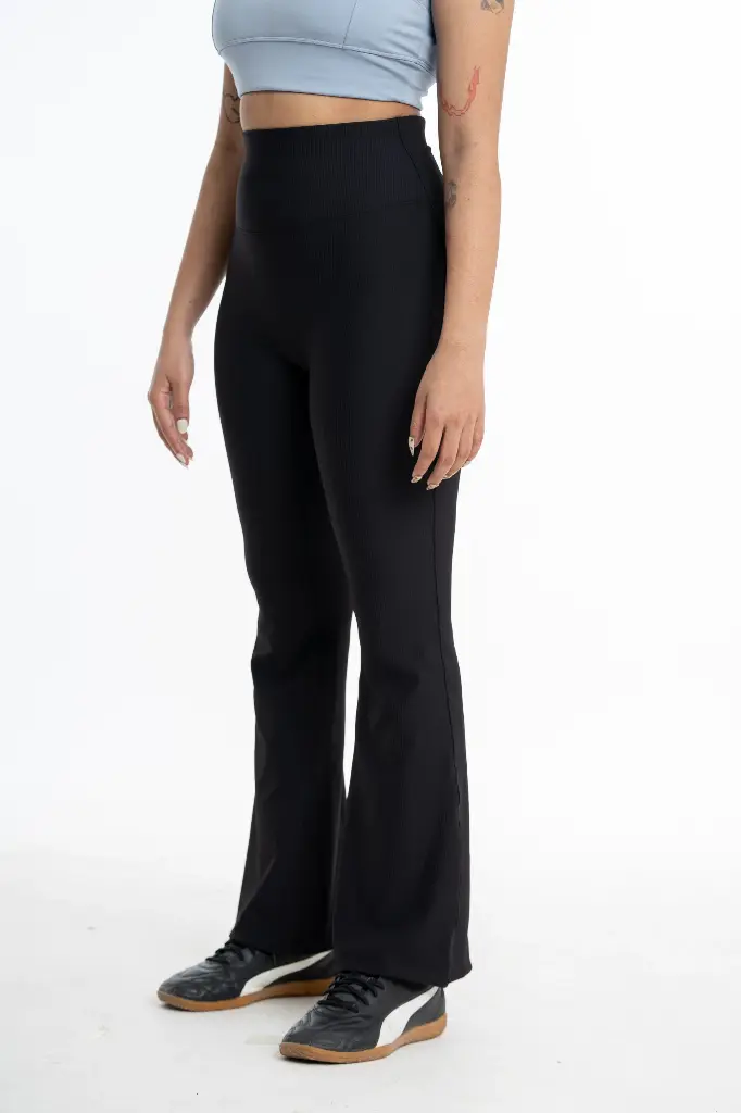 Flared-Leggings_black_02.webp