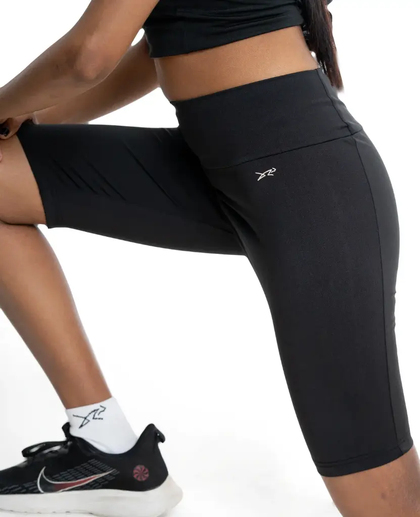 Runners-Shorts_Black_03.webp