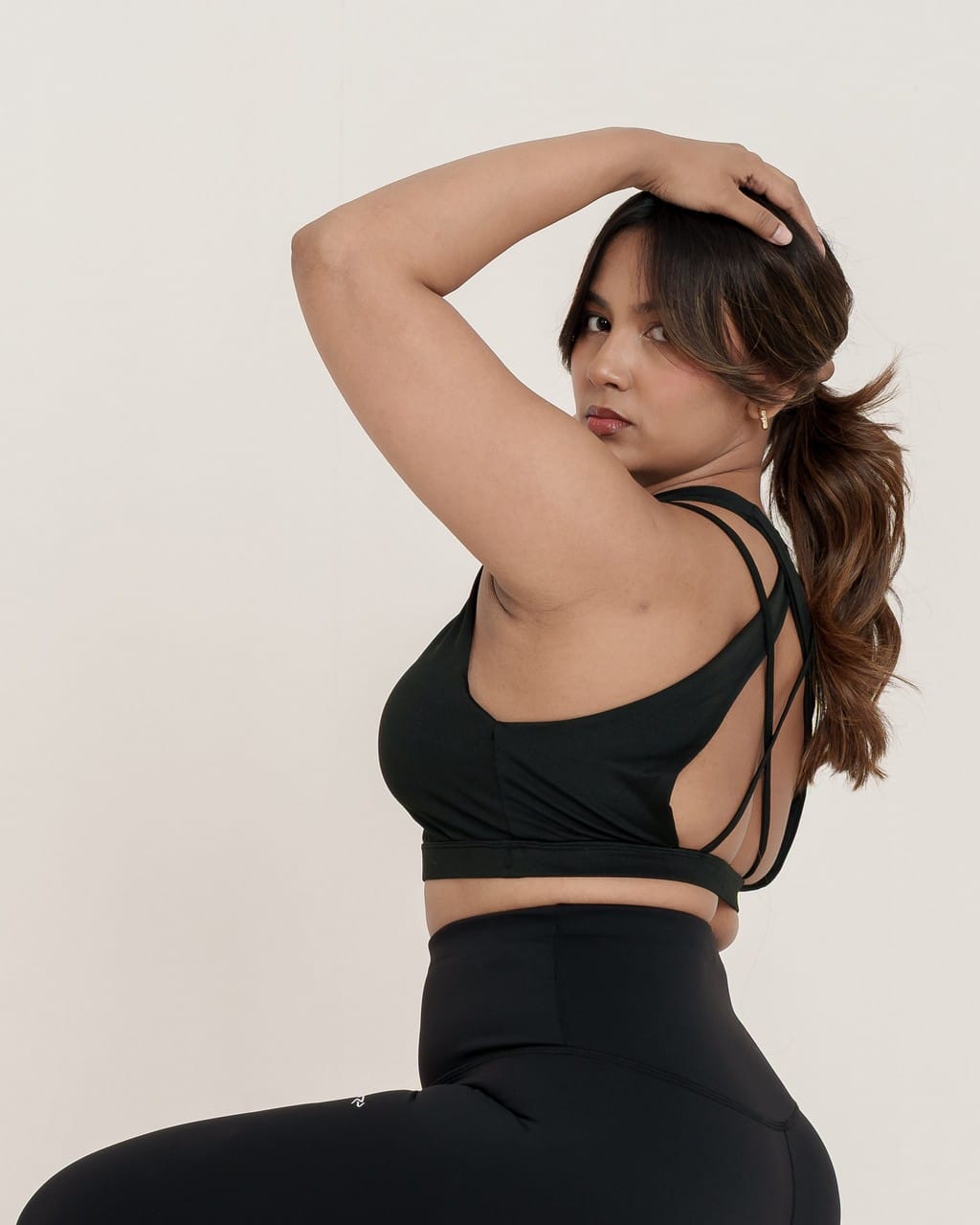 Elys Halter Neck Sports Bra Black-04